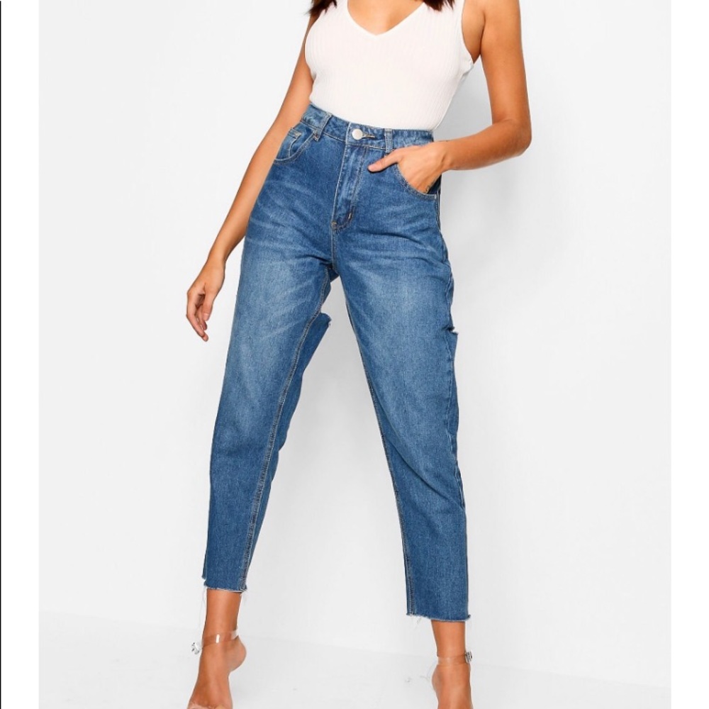 Boohoo High Rise Cheeky Rip Boyfriend Jean